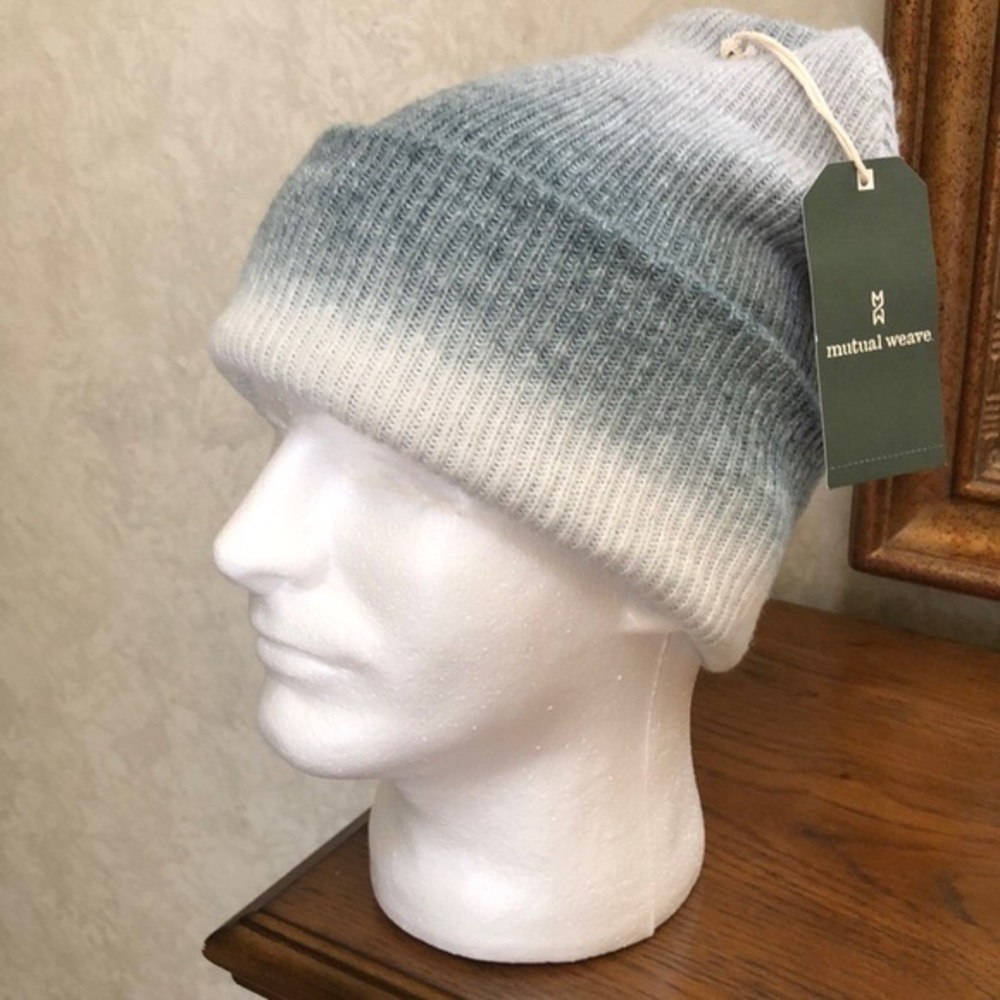 New Men’s Grey/white two tone hat.  By Mutual Weave.